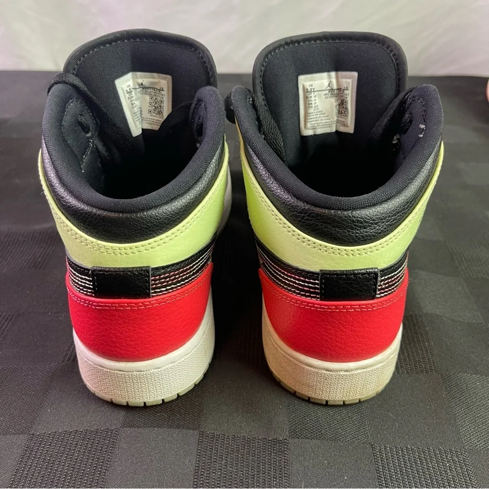 Nike Air Jordan 1 Mid Black Glow in the Dark Youth Size 5.5 - Picture 4 of 9